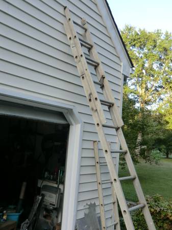 Photo 14 Foot Aluminum Extension Ladder $28