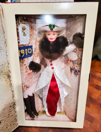 Photo 1995 Holiday Memories Barbie Special Edition for Hallmark. $65