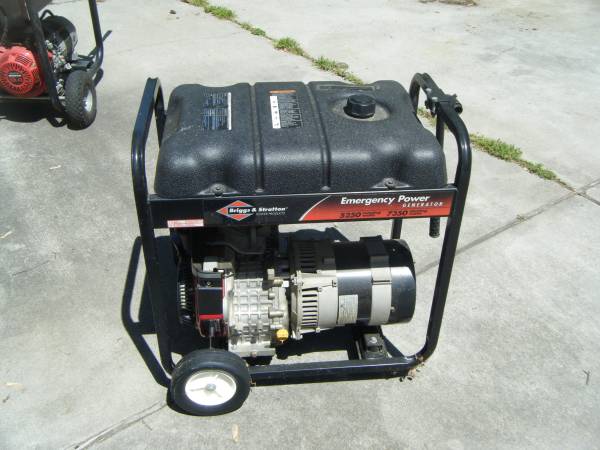 Photo Briggs  Stratton Generator 5250 watts. Starts in 1 or 2 pulls $300