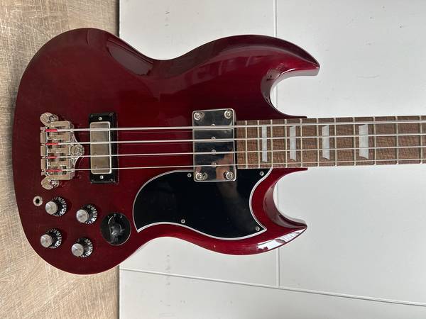 Epiphone SG Electric Bass Cherry $340