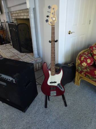 Photo Fender Jazz Bass and Bassman $1,750