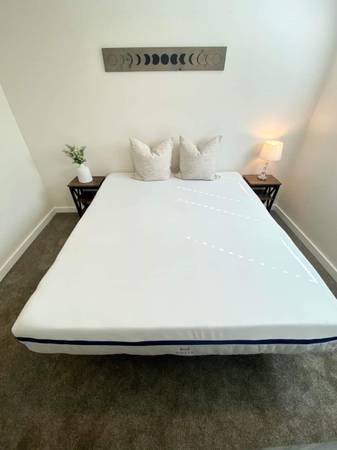 Photo Helix Midnight Hybrid King Mattress- LIKE NEW $400