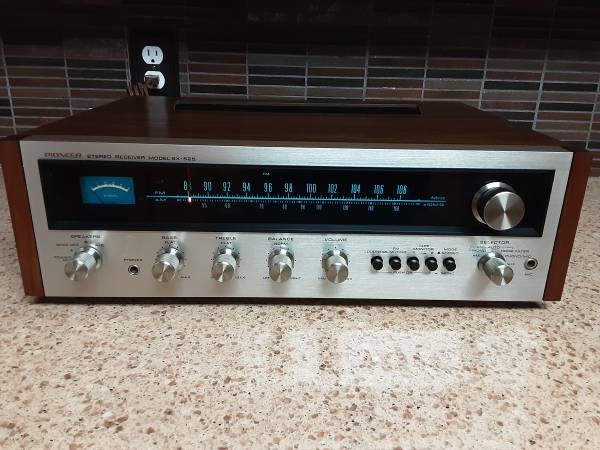 Photo PIONEER Model SX-525 Stereo Receiver (17wpc) $250