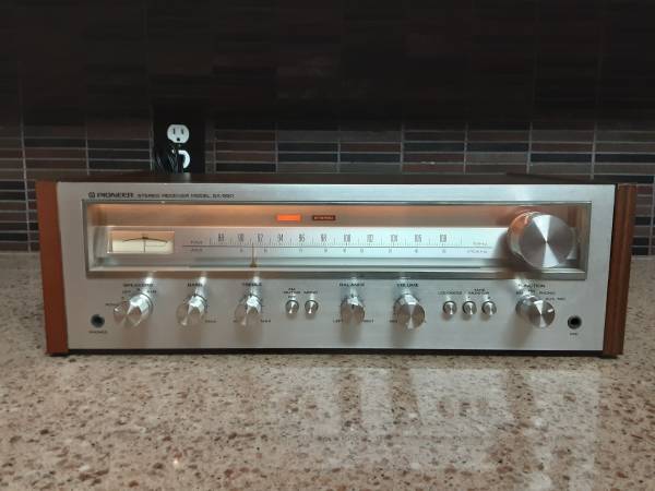 Photo PIONEER Model SX-550 Stereo Receiver (20wpc) $260