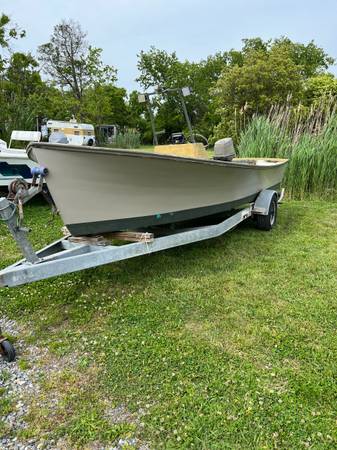 Photo Phillips 17 Well Boat $2,500