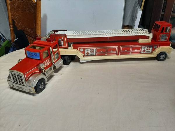 Photo Vintage Tonka 1 Hook and ladder fire truck $65