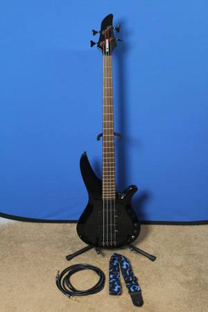 Yamaha RBK 774 Bass w Active Pickups  8 Extras - Cost $750 - Sell for $240