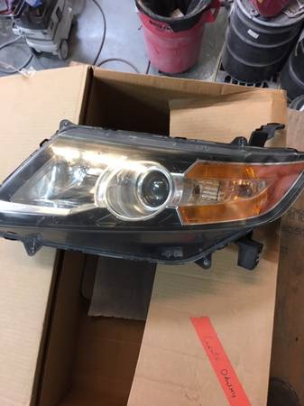 Photo honda odyssey 2014-17 headlights $125