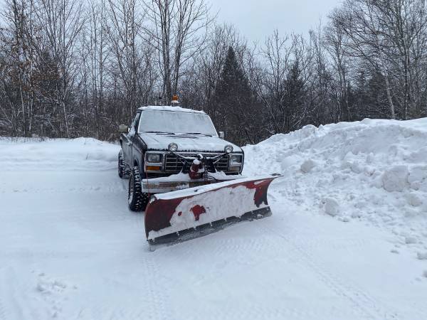 Photo 1983 Ford 34 Ton 4x4 Plow Truck and Western Plow - $2,000 (Wakefield)