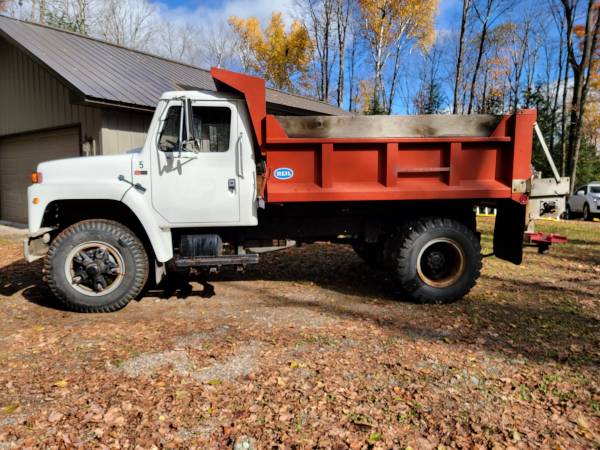 Photo 1984 S1700 International Dump Truck $10,500