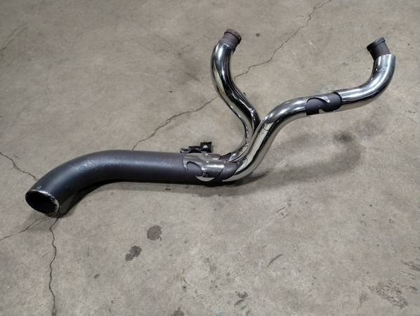 Photo 2 into one Harley touring exhaust $325