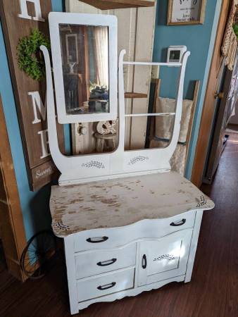 Photo Antique Farmhouse Dry Sink $150
