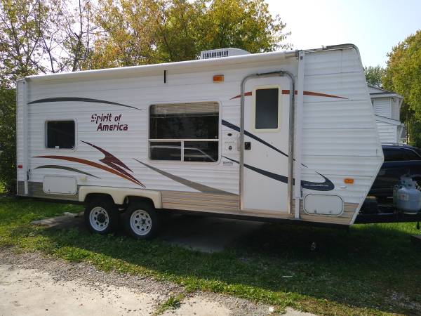 Photo Coachmen 24 foot travel trailer - $5,000 (Pembine)