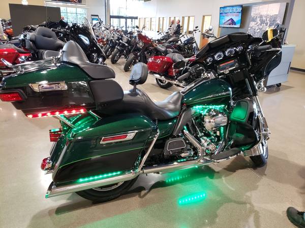 Photo Harley ultra limited - $14,000 (Coon rapids)