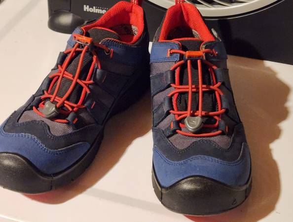 Keen (big) boys hiking shoes US 6 $8