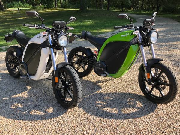 Photo Two electric motorcycles and extra parts $2,200