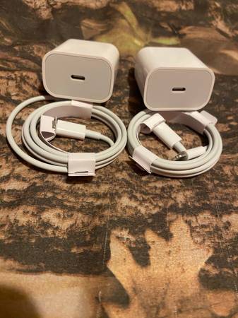 Photo Fast charger 2 type c apple iphone chargers with 2 type c charging blocks $34