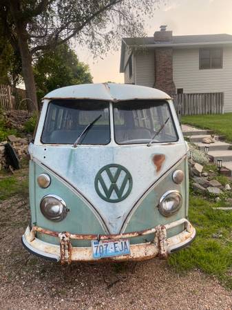 Photo looking to buy aircooled vw buses and beetles $100