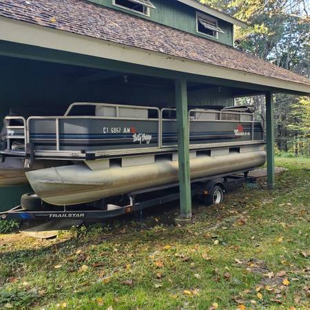 1991 sun tracker pontoon boat $2,600