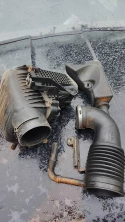 Photo 2008-2012 Dodge Challenger intake air box $50