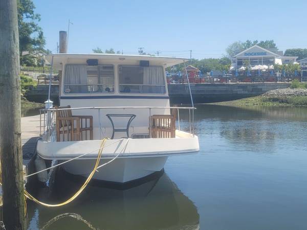 Photo 2-Room -Bed- 34 HOUSE BOAT -FOR RENT-On the Water $300