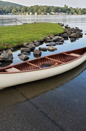 Photo Beautiful Penn Yan 1949 canoe, for display or use on the water $1,000