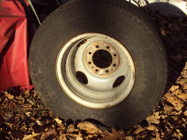 Photo FORD TRUCK RIM ,GRILL,HUBCAPS $20