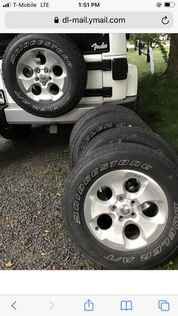 Photo Jeep wrangler rims tires $400