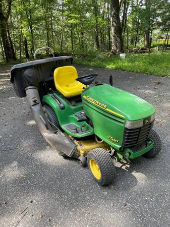 Photo John Deere 225 tractor, 15 HP, with plow, cart, mower and bagger $800