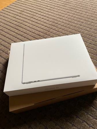 Photo NEW UNOPENED Apple 2023 MacBook Air Laptop with M2 chip 15.3-inch $1,075