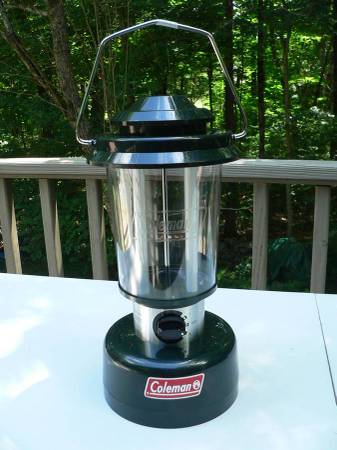 NICE COLEMAN FLUORESCENT TWIN TUBE BATTERY CAMP PERSONAL LANTERN $17