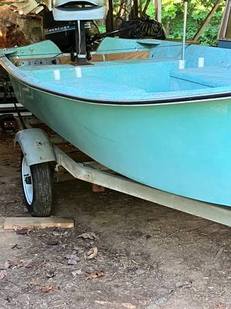 Photo Fiberglass fishing boat $1,499