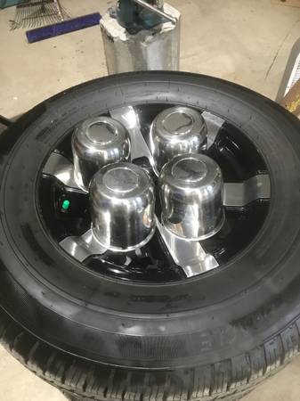 Photo NEW RV rims and tires $1,000