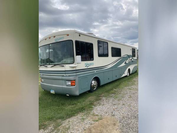 Photo 1997 Fleetwood Discovery Class A diesel $20,000