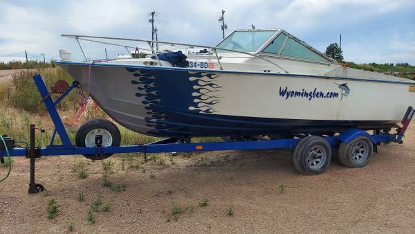 Photo Boat Cabin cruiser - 200 hp outboard- 2 axle trailer- Or Best Offer $1,800
