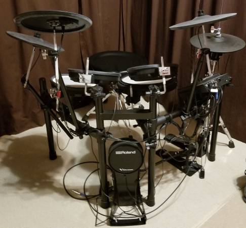 Photo Roland TD-17KVX2 V-Drums Kit with all accessories $2,100