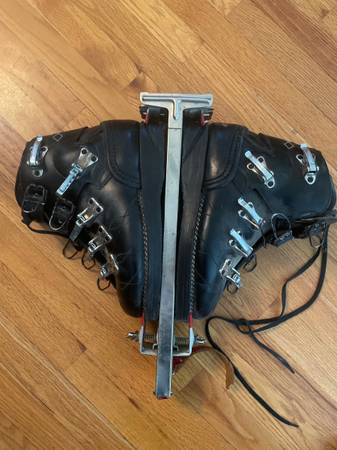 Vintage Leather Ski Boots - Size 9 12 $80