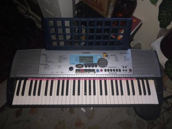 Photo Yamaha Touch Reponse Piano Keyboard $99