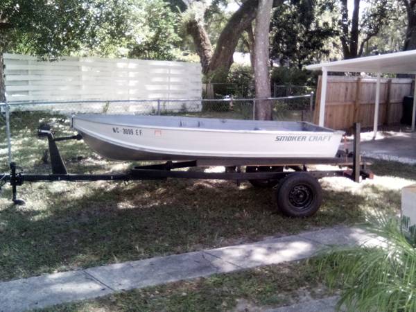 Photo 12ft Smoker craft aluminum boat $1,500