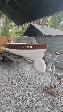 1959 Thompson wooden boat $3,200