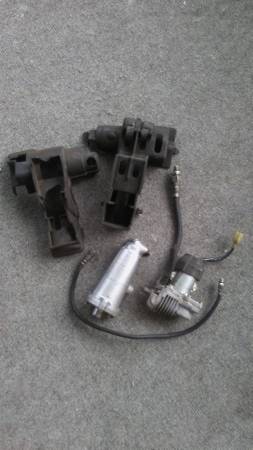 Photo 1983 Honda Goldwing GL1100 Air Pump Compressor and Rubber Covers $85