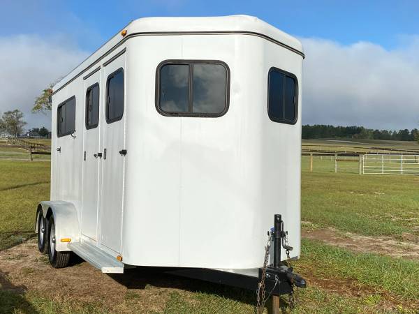 Photo 1998 Trail-et, 2 horse front load bumper pull trailer $10,500