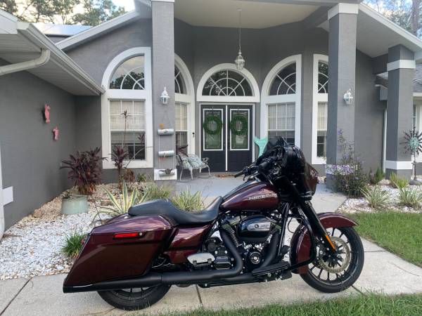 Photo 2018 Harley Davidson Street Glide $18,000