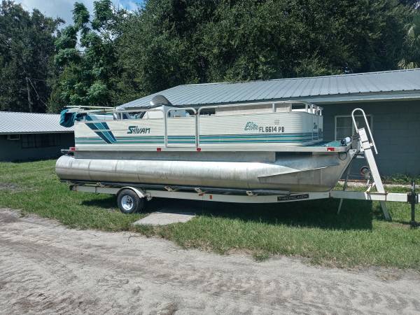 Photo 20ft sylvan pontoon hull and trailer. No motor $2,000