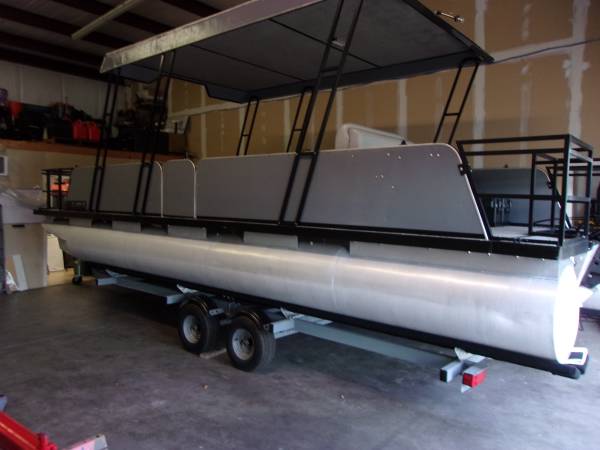 24 pontoon boat $12,000