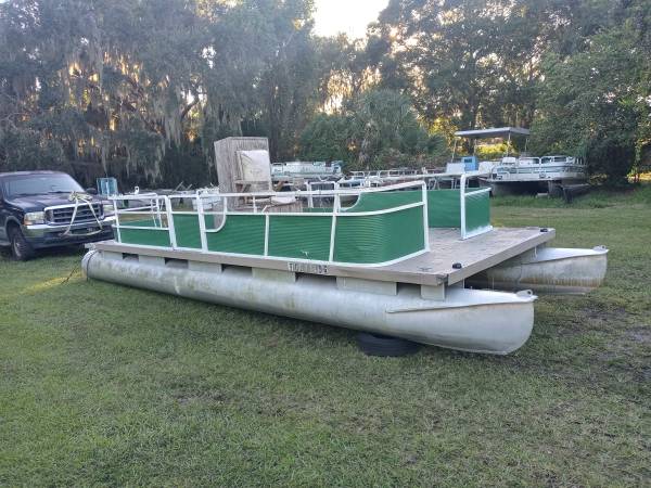 Photo 25ft Pontoon hull, work barge, tiki bar, tiny home, floating dock $2,250