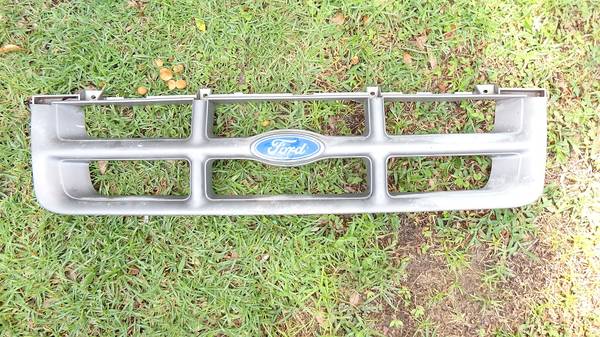 Photo 93-94 OE Ford ranger grille $20
