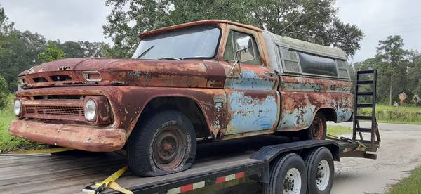 Photo Buying old trucks and classic cars $1,000