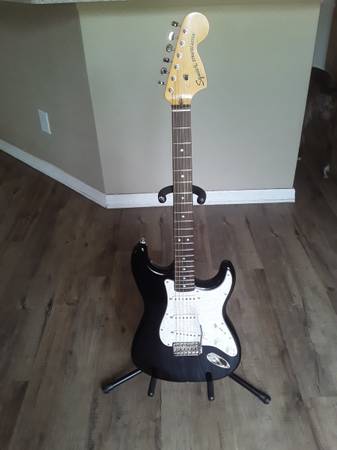 Photo Fender Squier Classic Vibe 70s SSS Stratocaster Electric Guitar $175