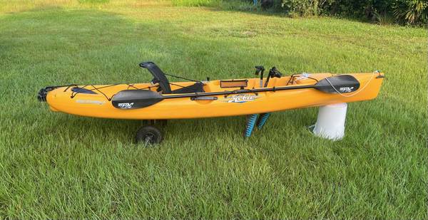 Photo Hobie Revolution 11 kayak, 2017 $1,299